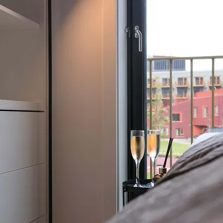 Modern 2-bedroom *